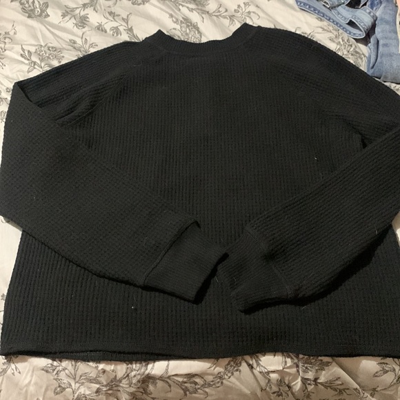 Old navy long sleeve - Picture 4 of 4